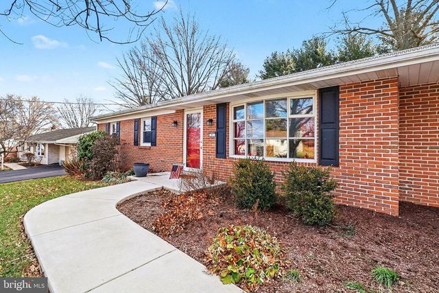 21 DAWN AVE, Akron, PA 17501