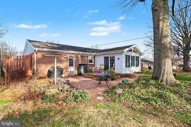 21 DAWN AVE, Akron, PA 17501