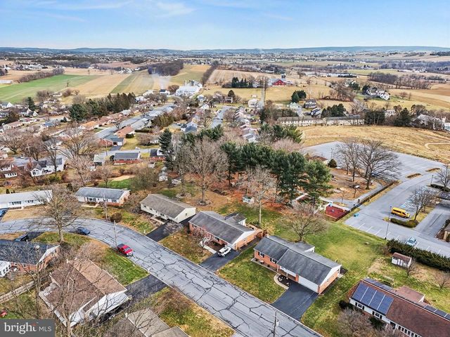 21 DAWN AVE, Akron, PA 17501