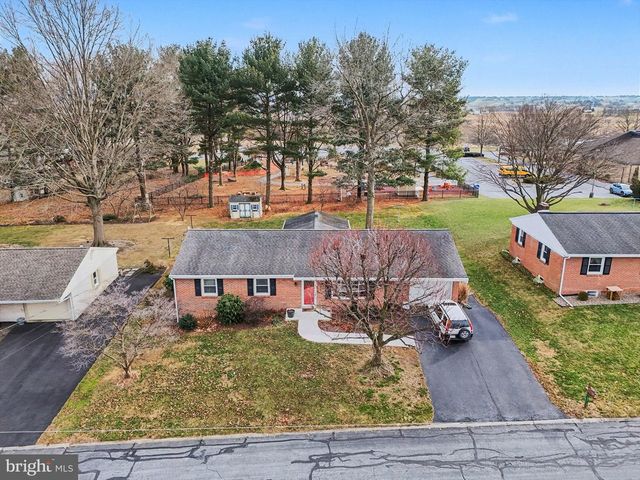 21 DAWN AVE, Akron, PA 17501