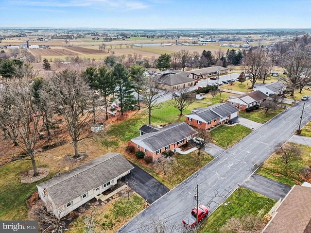 21 DAWN AVE, Akron, PA 17501