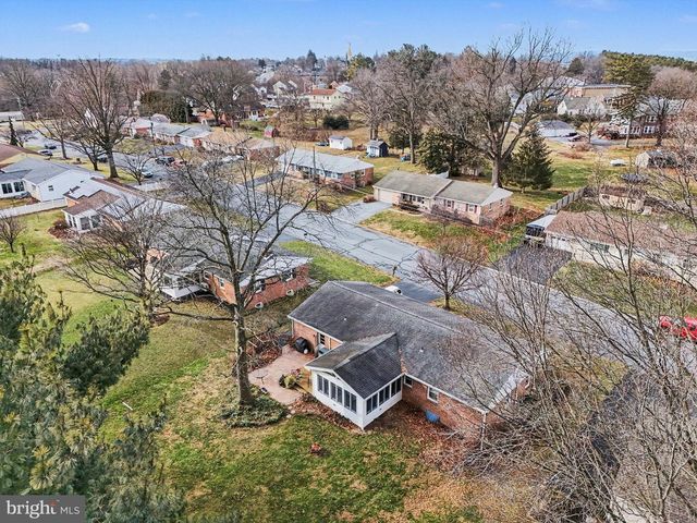 21 DAWN AVE, Akron, PA 17501