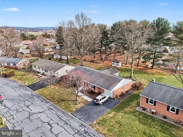 21 DAWN AVE, Akron, PA 17501