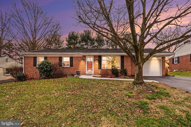 21 DAWN AVE, Akron, PA 17501