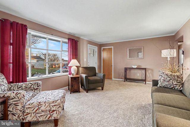 21 DAWN AVE, Akron, PA 17501