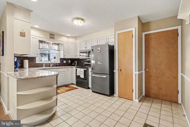 21 DAWN AVE, Akron, PA 17501