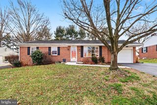 21 DAWN AVE, Akron, PA 17501