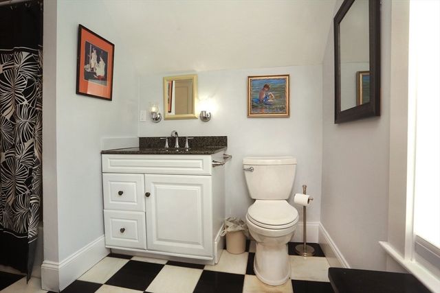 48 School St, Groveland, MA 01834