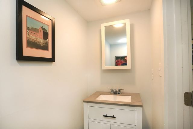 48 School St, Groveland, MA 01834