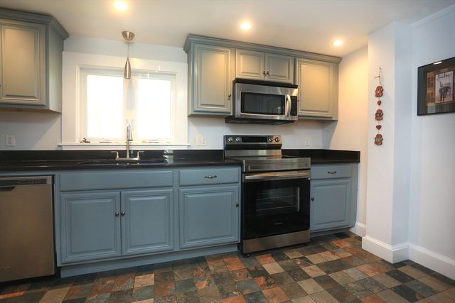 48 School St, Groveland, MA 01834
