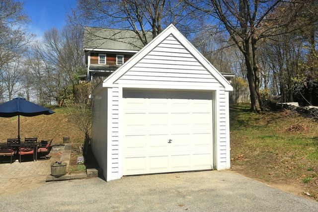 48 School St, Groveland, MA 01834