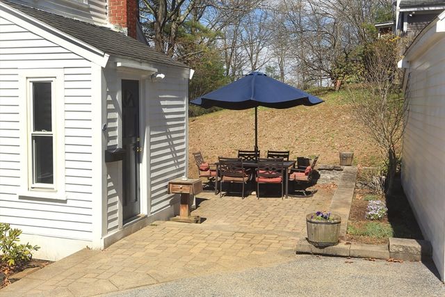 48 School St, Groveland, MA 01834