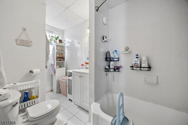 86 Llewellyn Ave, Hawthorne Boro, NJ 07506