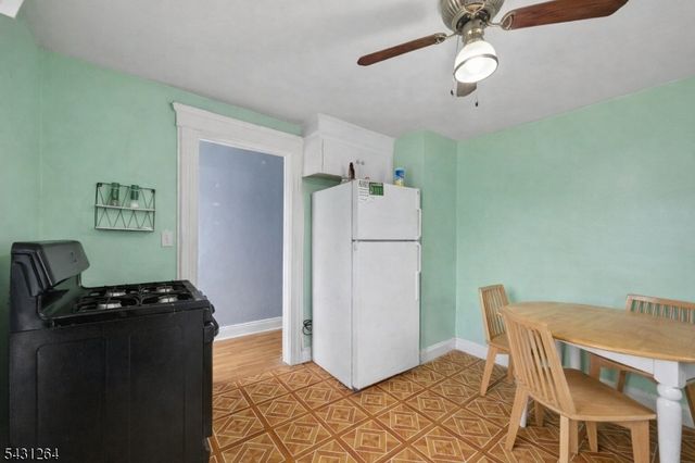 86 Llewellyn Ave, Hawthorne Boro, NJ 07506