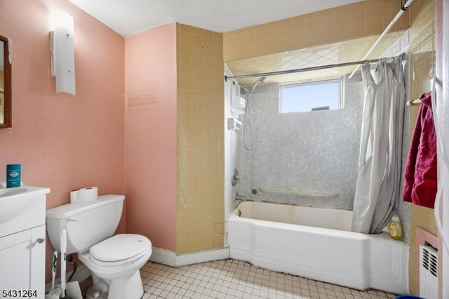 86 Llewellyn Ave, Hawthorne Boro, NJ 07506