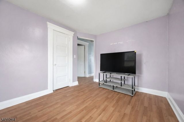 86 Llewellyn Ave, Hawthorne Boro, NJ 07506