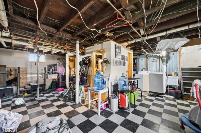 86 Llewellyn Ave, Hawthorne Boro, NJ 07506