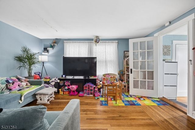 86 Llewellyn Ave, Hawthorne Boro, NJ 07506