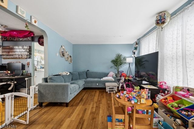 86 Llewellyn Ave, Hawthorne Boro, NJ 07506