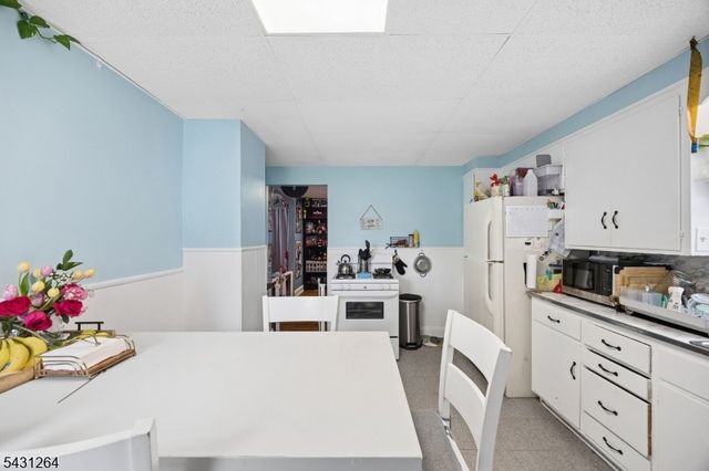 86 Llewellyn Ave, Hawthorne Boro, NJ 07506