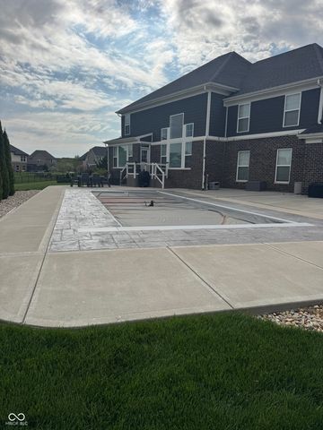 5732 Lake Bend Court, Bargersville, IN 46106