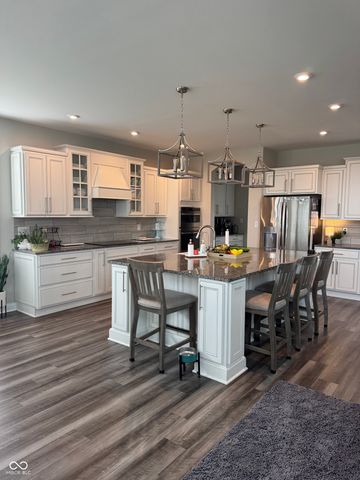 5732 Lake Bend Court, Bargersville, IN 46106