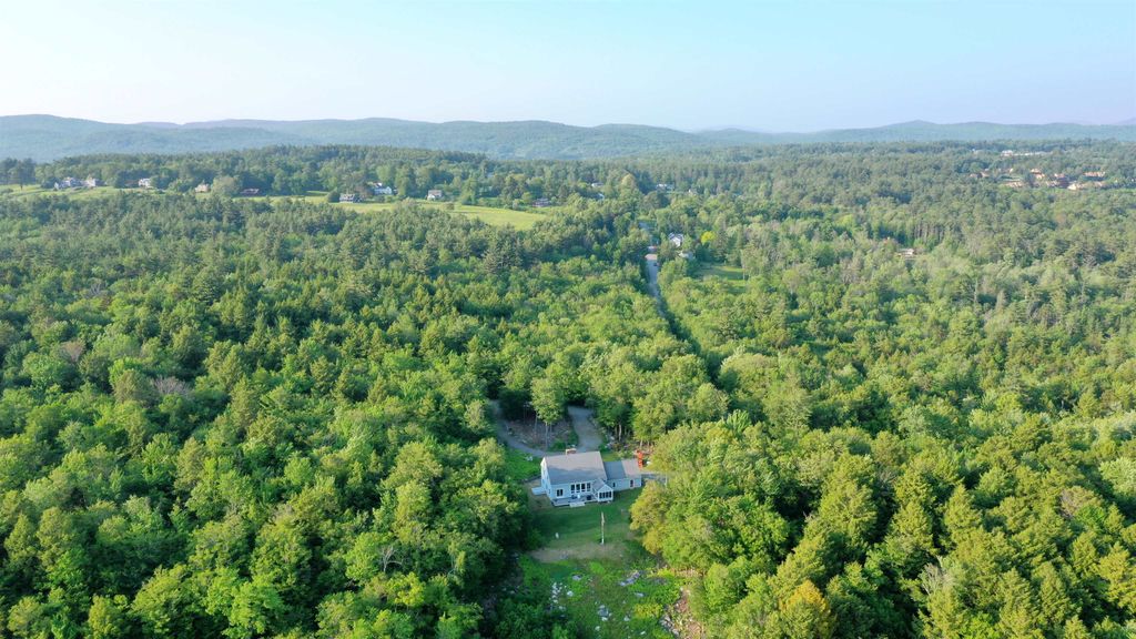 228 Farwell Lane, New London, NH 03257