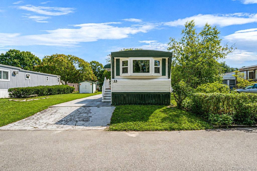 33 Valley Forge Drive, Bohemia, NY 11716 — photo 3