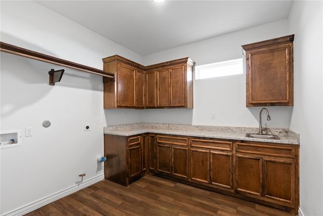 2410 Hedrick Dr, Corpus Christi, TX 78415