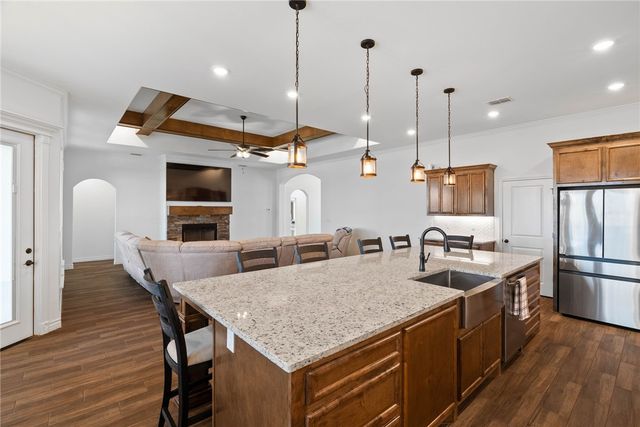 2410 Hedrick Dr, Corpus Christi, TX 78415