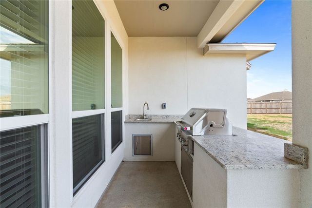 2410 Hedrick Dr, Corpus Christi, TX 78415