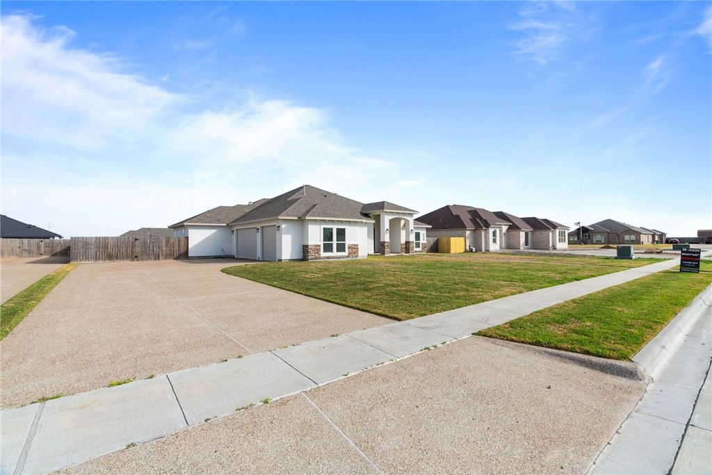 2410 Hedrick Dr, Corpus Christi, TX 78415 — photo 4
