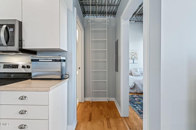 700 Market Street Unit 215, Chapel Hill, NC 27516