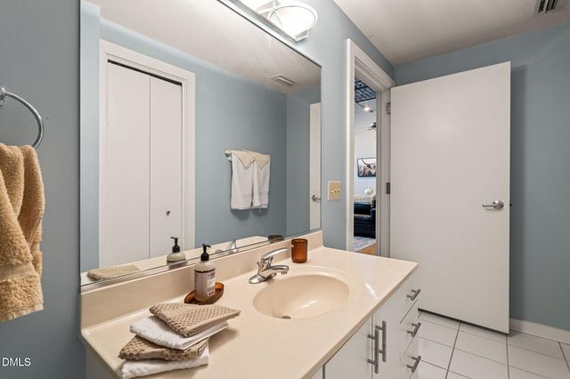 700 Market Street Unit 215, Chapel Hill, NC 27516