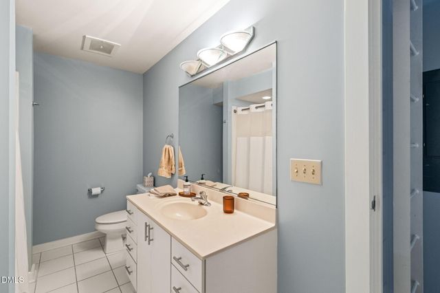 700 Market Street Unit 215, Chapel Hill, NC 27516