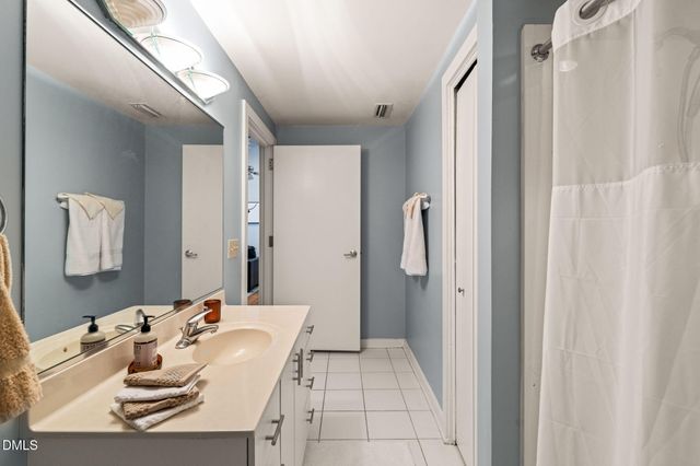 700 Market Street Unit 215, Chapel Hill, NC 27516