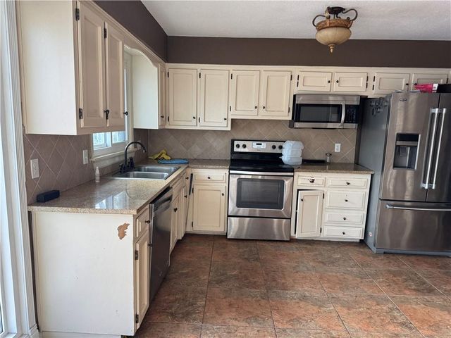 201 NW Hackberry Street, Lee's Summit, MO 64064