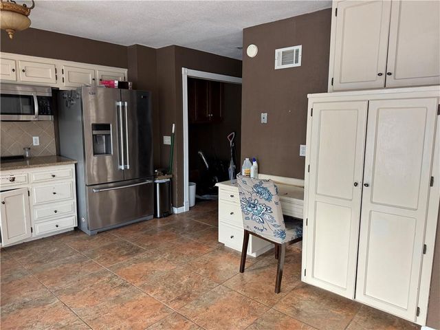 201 NW Hackberry Street, Lee's Summit, MO 64064