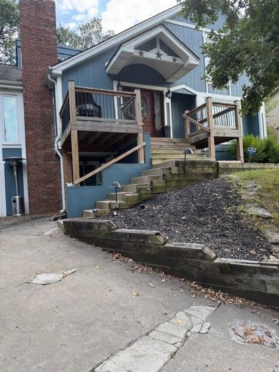 201 NW Hackberry Street, Lee's Summit, MO 64064