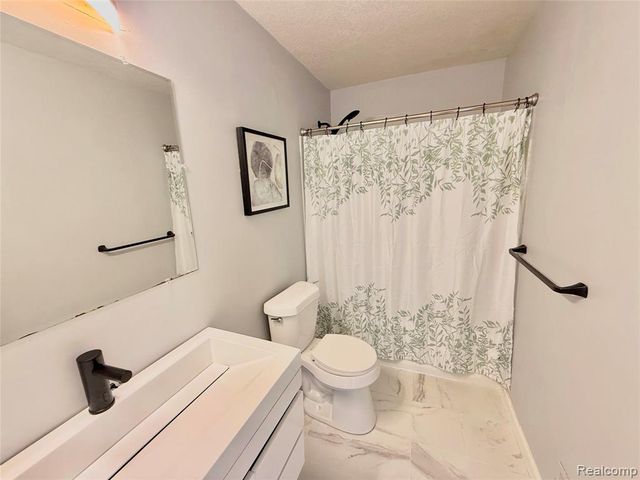 6320 Ruidoso Drive, Saginaw, MI 48603