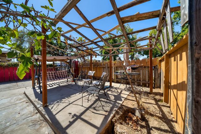 740 W Oak St, Stockton, CA 95203