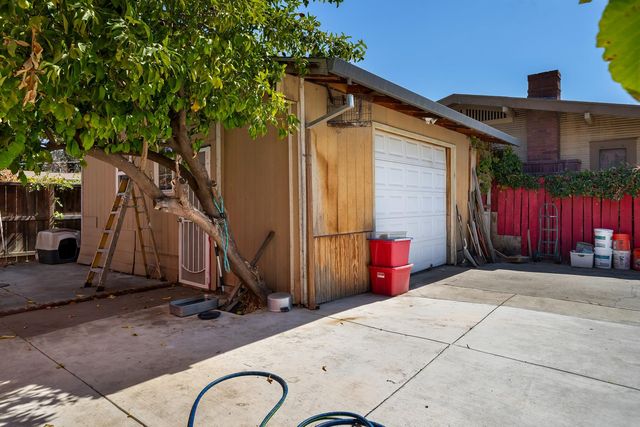 740 W Oak St, Stockton, CA 95203