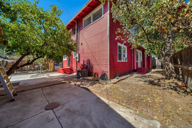 740 W Oak St, Stockton, CA 95203