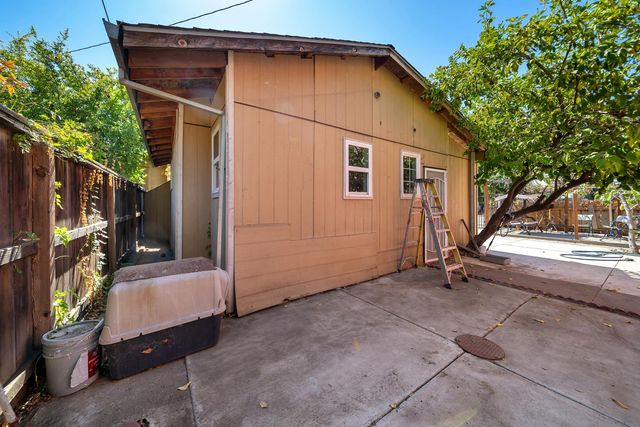 740 W Oak St, Stockton, CA 95203