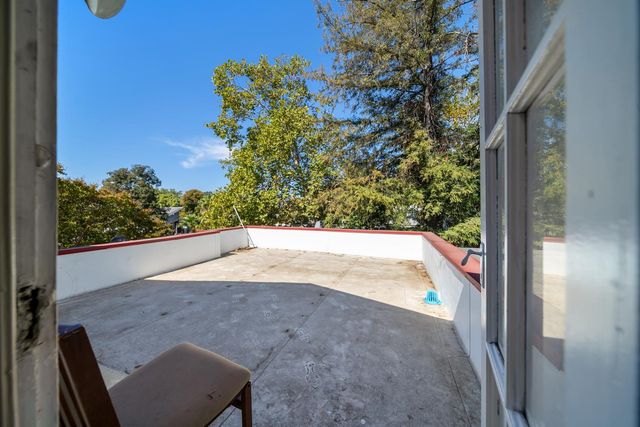 740 W Oak St, Stockton, CA 95203