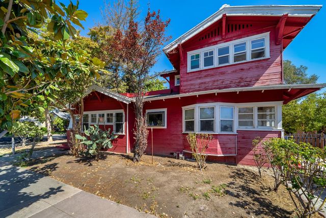 740 W Oak St, Stockton, CA 95203