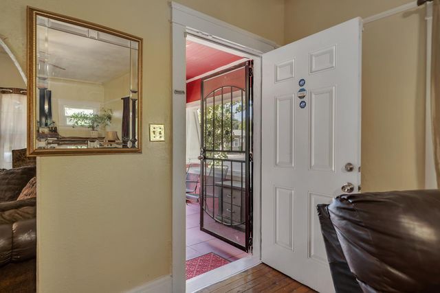 740 W Oak St, Stockton, CA 95203