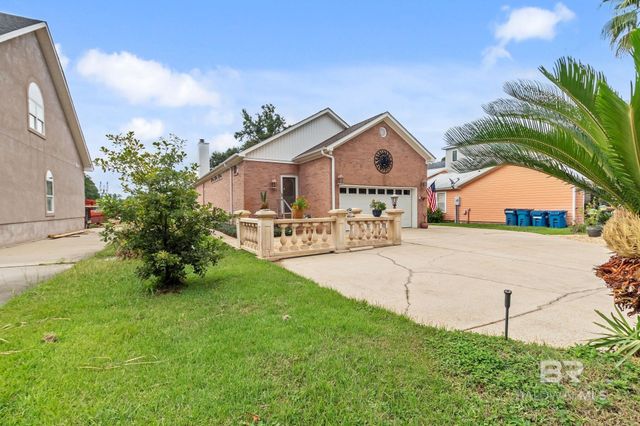 646 W Canal Drive, Gulf Shores, AL 36542