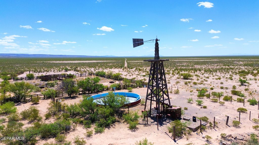 710 Mira Grande Avenue, Fabens, TX 79838