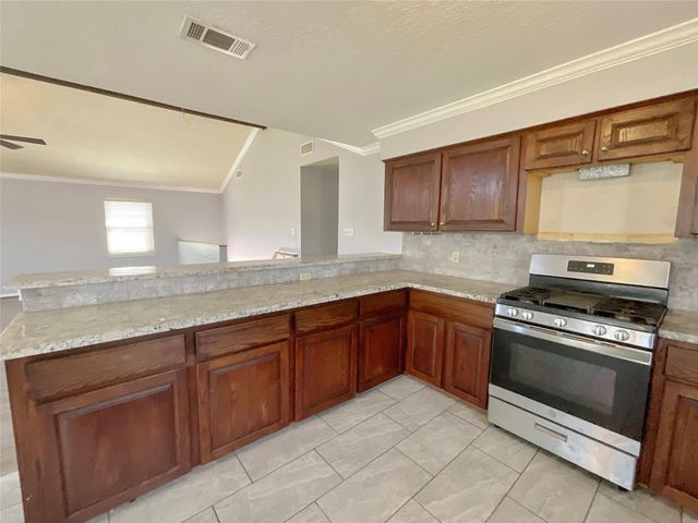 502 Oakdale Street, Shoreacres, TX 77571